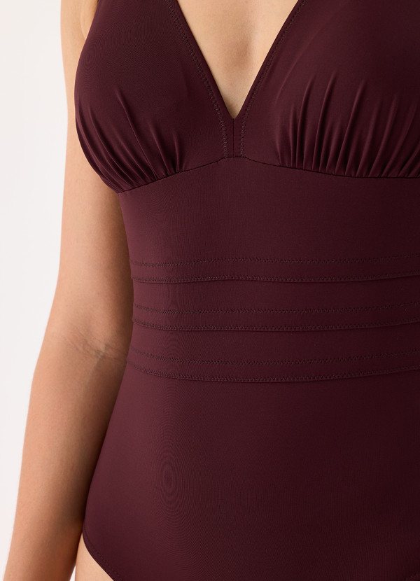 Maillot de bain 1 pièce coupé sous poitrine raisin