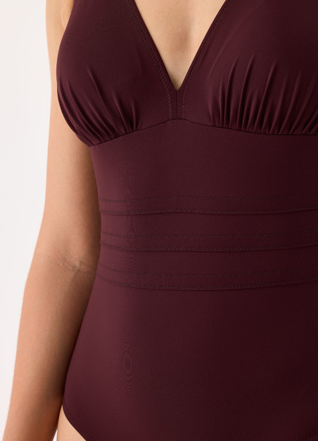 Maillot de bain 1 pièce coupé sous poitrine raisin
